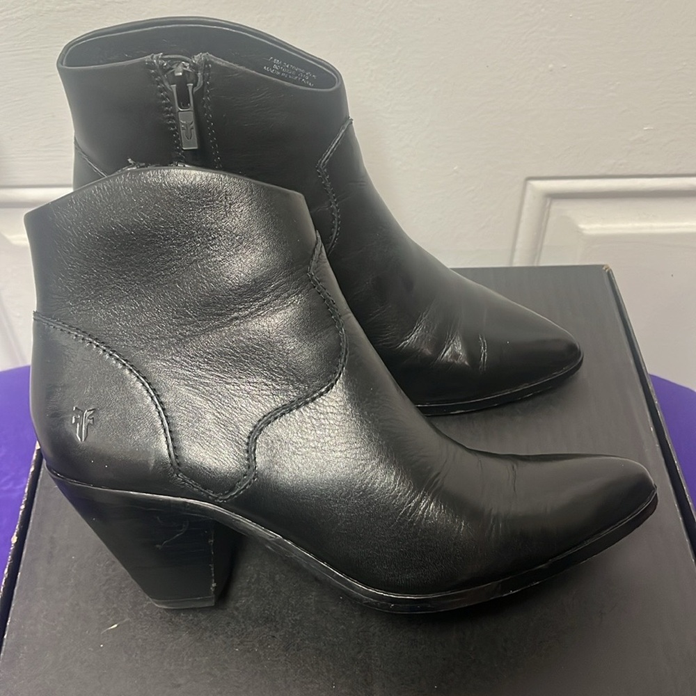 🎉1 HOUR SALE 🎉 Frye Lila Western Short Women’s Boots Size 7.5 M Black Leather